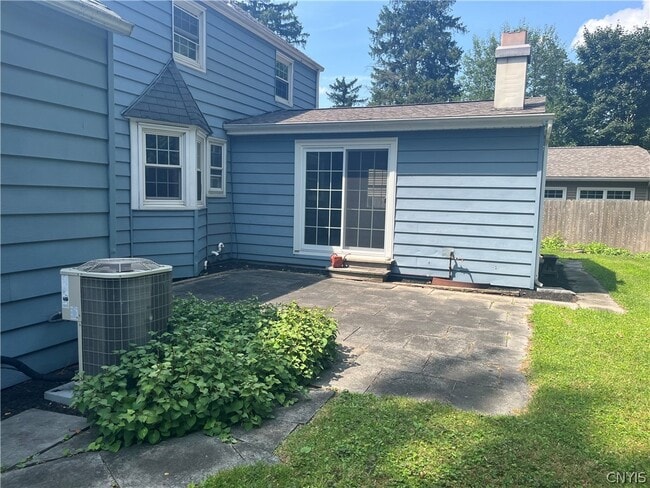 Building Photo - 10 Ely Dr