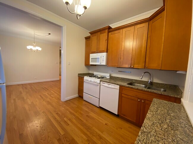 Building Photo - 6529 N Lakewood Ave