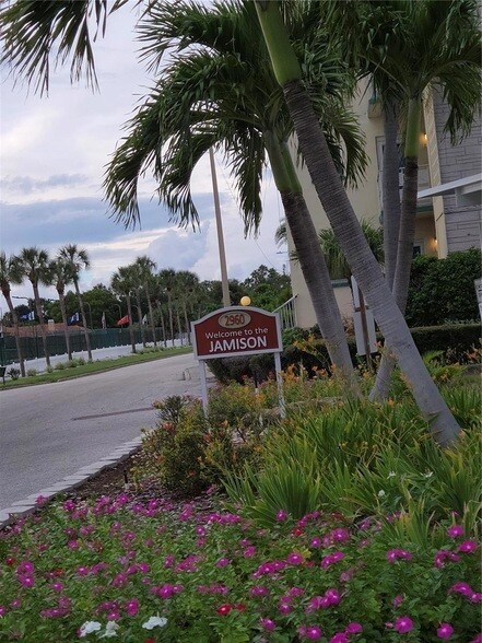 Foto del edificio - 2960 59th St S