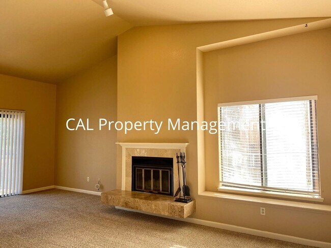 Foto del edificio - Spacious 1 Bedroom Condo in North Salinas!
