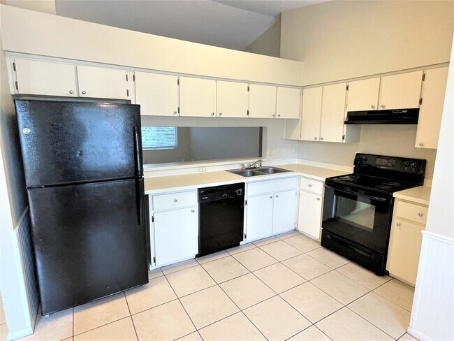 Building Photo - 124 Alder Ct