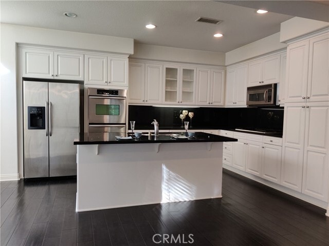 Building Photo - 115 Lamplighter