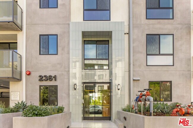 Foto del edificio - 2361 Fox Hills Dr