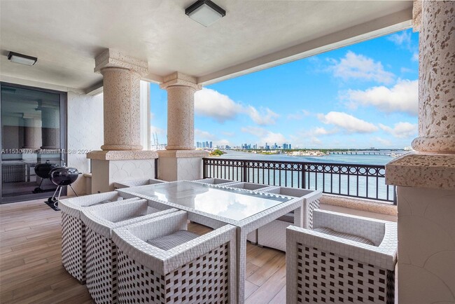 Foto del edificio - 6800 Fisher Island Dr