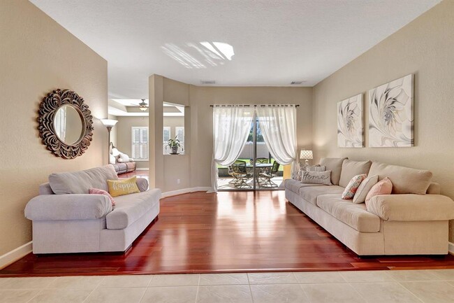 Foto del edificio - 827 SW Grand Reserves Blvd