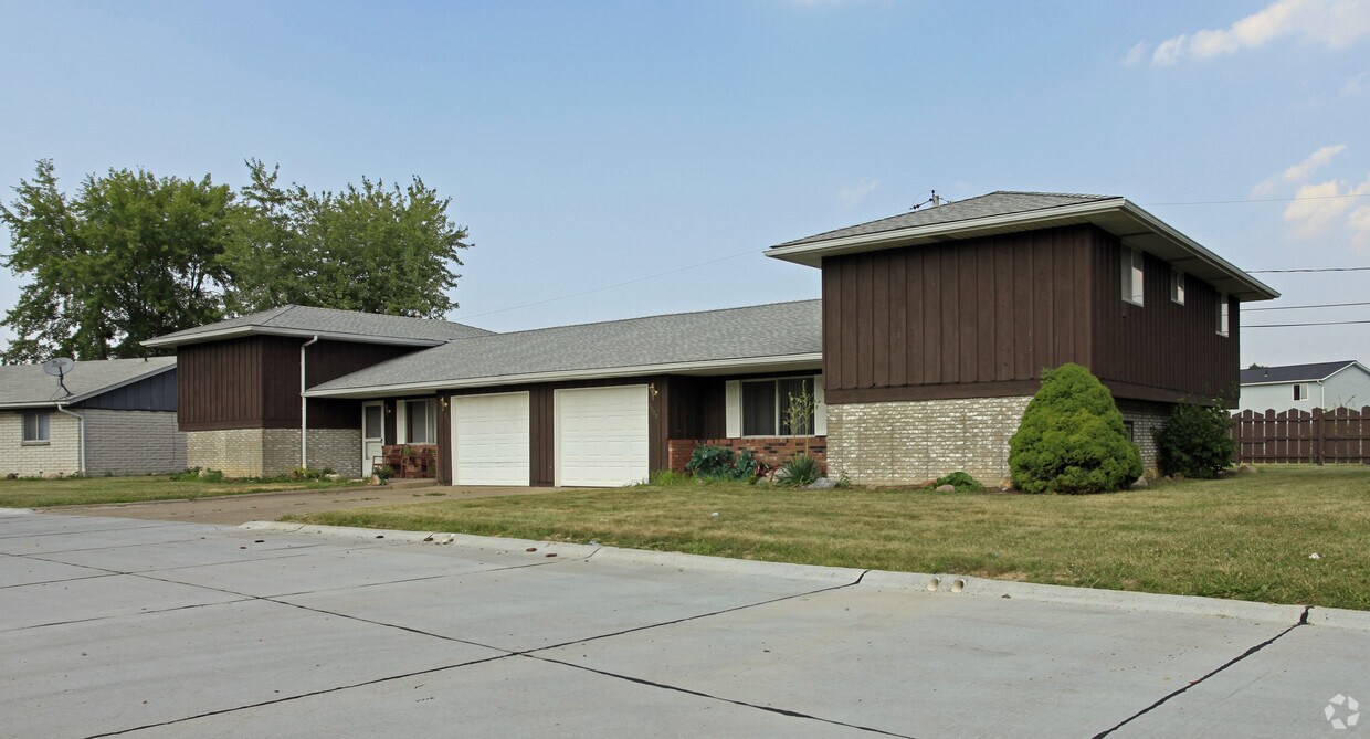 Primary Photo - 3016 Meister Rd