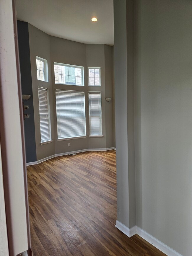 Dining - 454 Shelton Pl NE