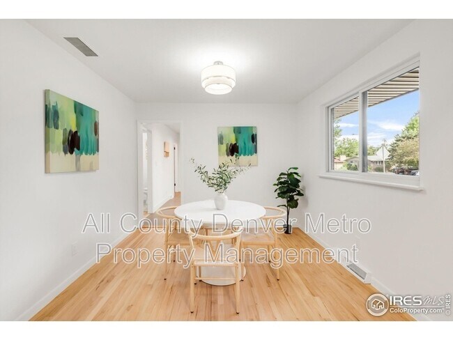 Foto del edificio - 2025 Grape Ave