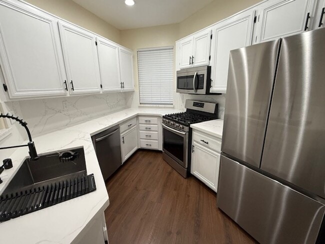 Building Photo - 2 bed 1.5 bath in Dakota Community in Wago...