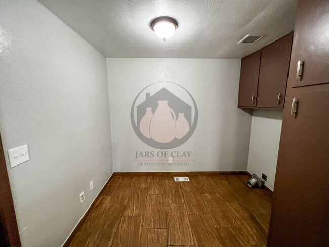 Building Photo - 4706 Buffalo Dr SE