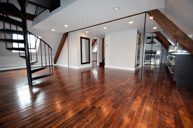 Building Photo - 440 Western Ave