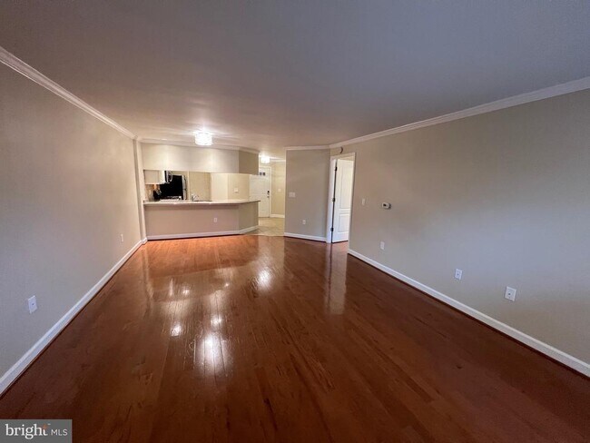 Foto del edificio - 6924 Fairfax Dr