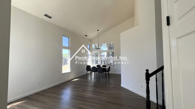 Building Photo - Wonderful 3bd/2.5ba Elk Grove Home with Ga...