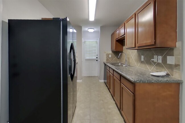 Building Photo - 10951 Royal Forest Dr