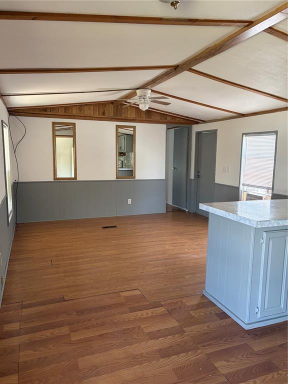 Foto del edificio - 16819 Bay Ave