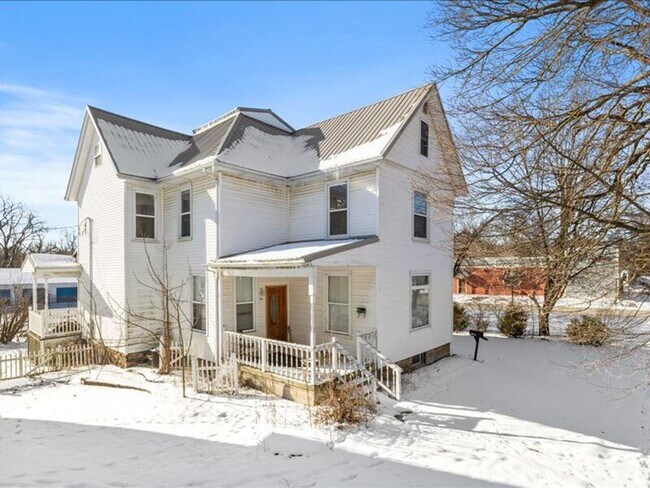 Foto del edificio - 520 1/2 W Bucyrus St- TOP FLOOR