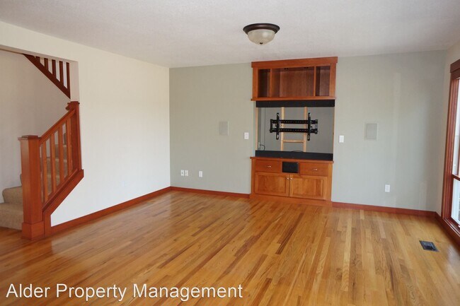 Building Photo - 4 br, 3.5 bath House - 7491 SW Saint John Pl