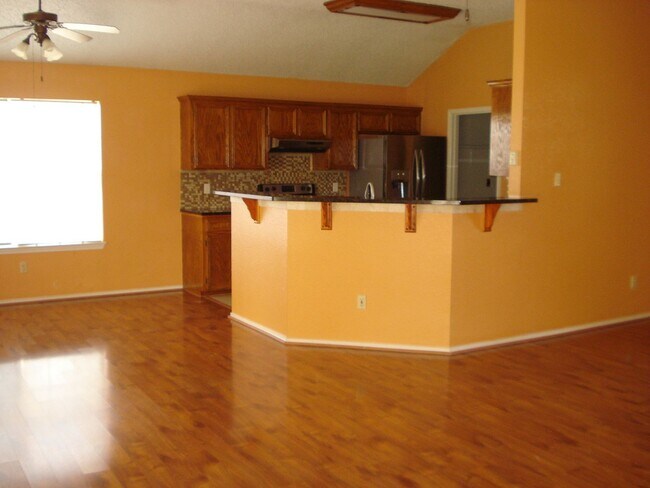 Foto del edificio - 2405 Creek Dr