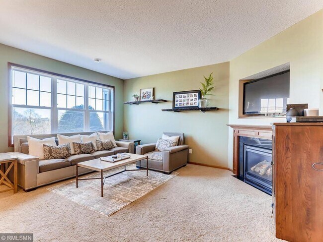 Foto del edificio - Beautiful 3 Bed/2.5 Bath Townhome in Woodbury- Community Pool! Available Now!