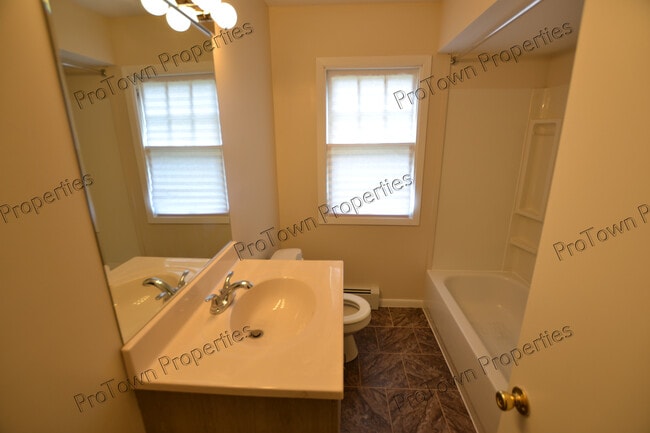 Building Photo - 211 Doris Ave