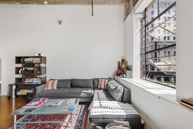Foto del edificio - 312 W 5th St