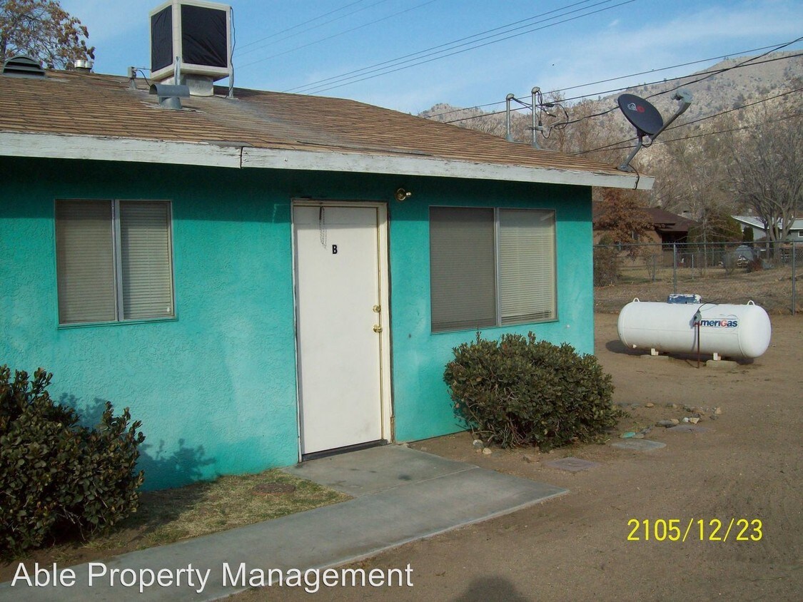 Primary Photo - 2836 Claire St