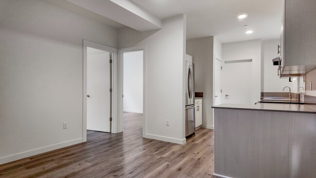 Building Photo - Modern 2BR Apartment in Prime Queen Anne L...