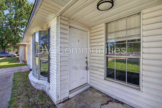 Building Photo - 15331 Campden Hill Rd