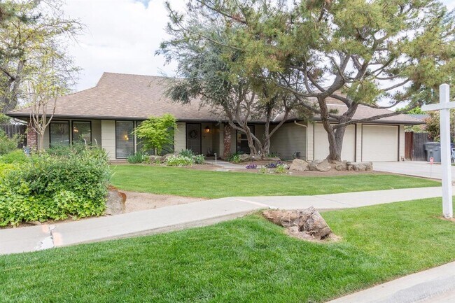 Building Photo - 6535 N Tamera Ave
