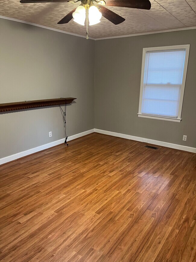 Foto del edificio - 824 Shirley Dr