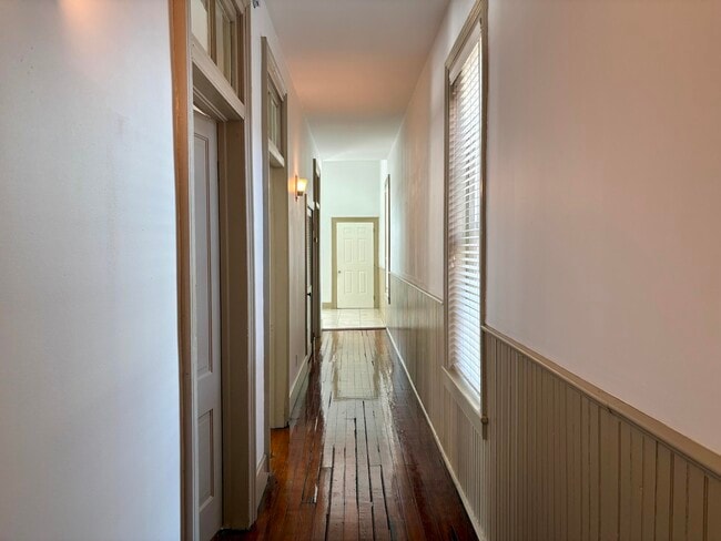 Building Photo - 1030 Broad St