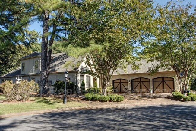 Building Photo - 3181 Cheval Dr