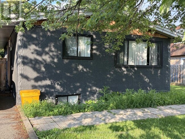 Building Photo - 1415 Maxime St