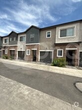 Building Photo - 2746 W Red Fox Rd