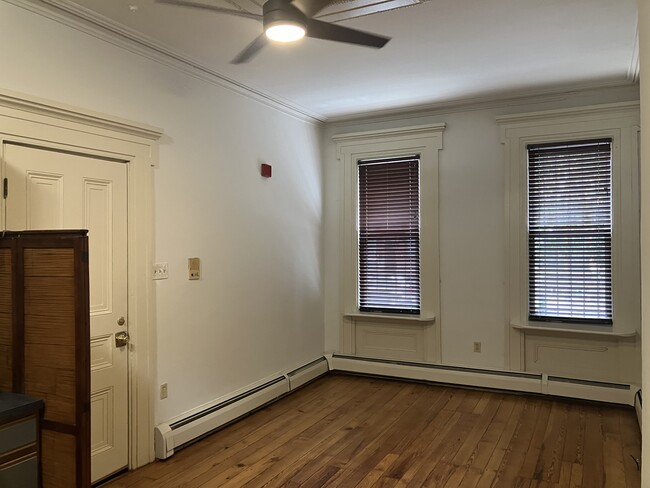 Parlor Livingroom - 930 N 5th St