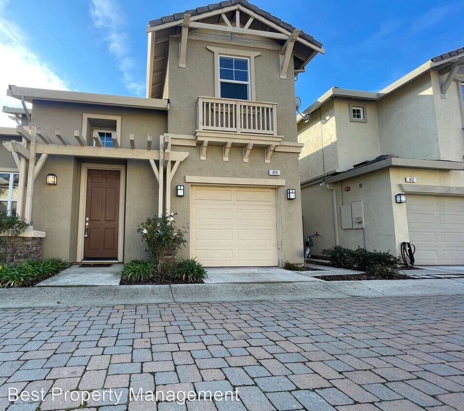 Foto principal - 3 br, 2.5 bath House - 454 Tulip Court