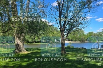 Building Photo - 1630 Lilac Ln