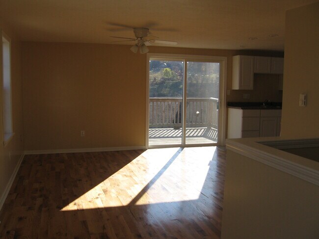 Building Photo - 946 Buena Vista Boulevard