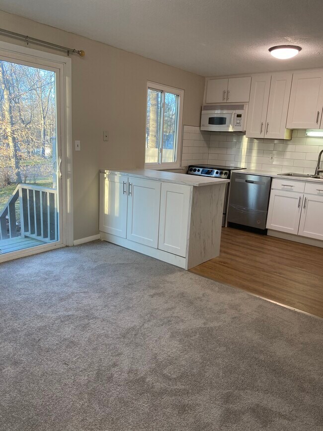 22 Hitching Post Ln, Glastonbury, CT 06033 Townhome Rentals in