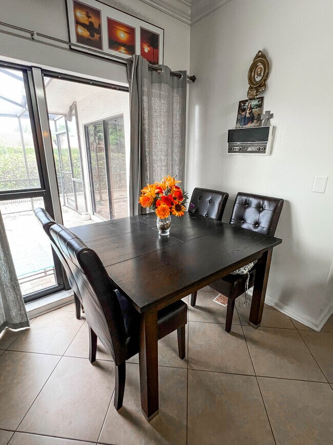 Building Photo - 7611 Solimar Cir