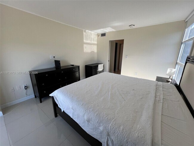 Foto del edificio - 3731 N Country Club Dr