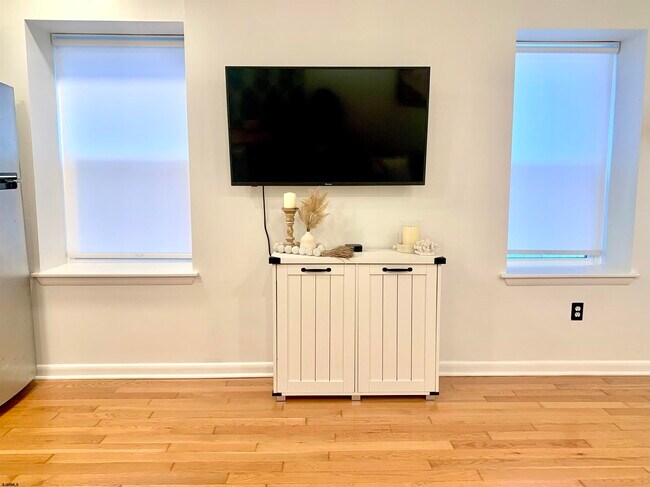 Building Photo - 9706 Ventnor Ave