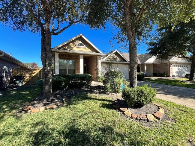 Building Photo - 3015 Crescent Oaks Park Ln
