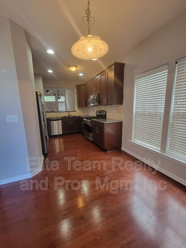 Foto del edificio - 2339 Whitford Ln