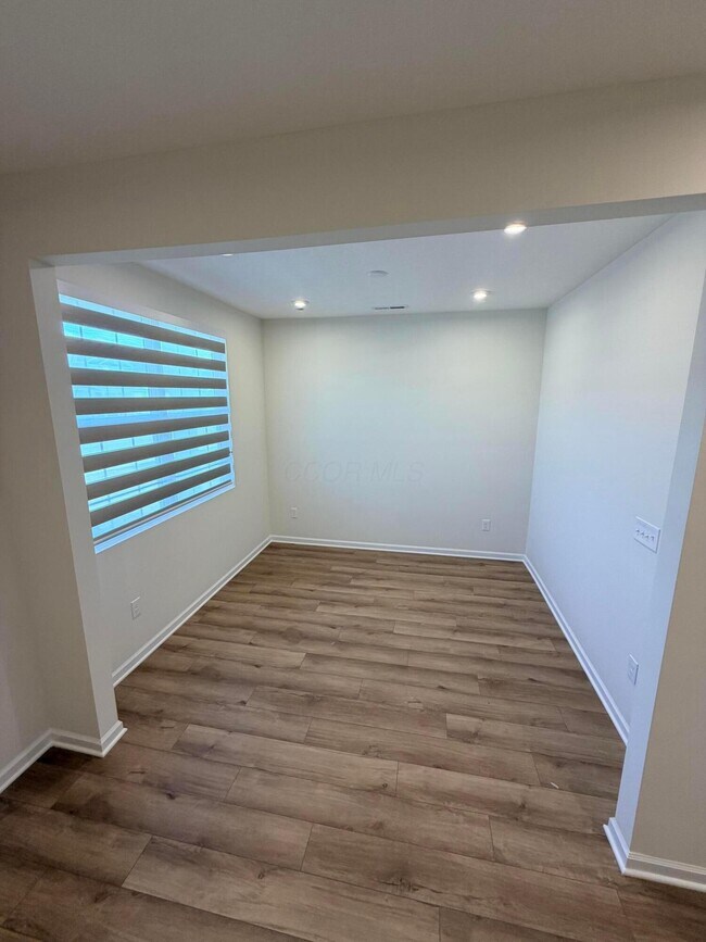 Building Photo - 1315 Red Tail Pl