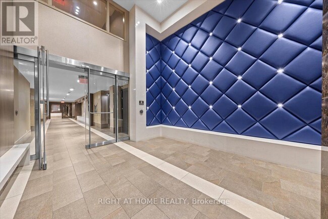 Building Photo - 1035 Bank St