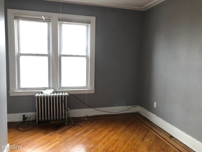 Building Photo - 1579 Leslie St