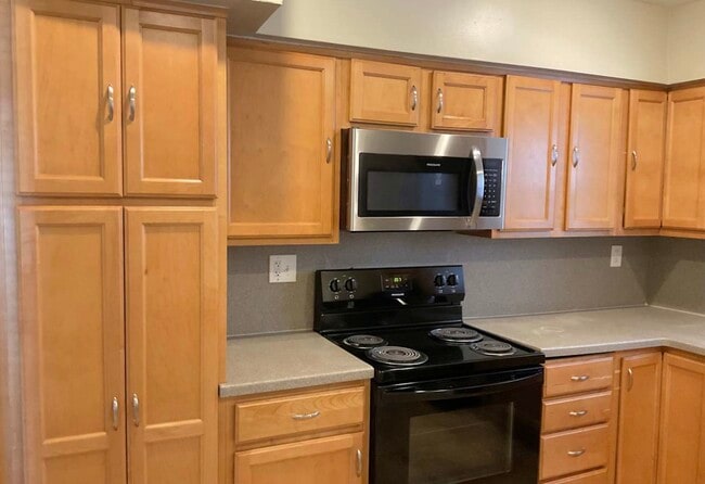 Building Photo - 7306 Lakewood Dr