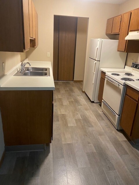 Building Photo - Suncrest Apartments