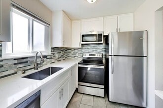 Building Photo - 227 Madrone St
